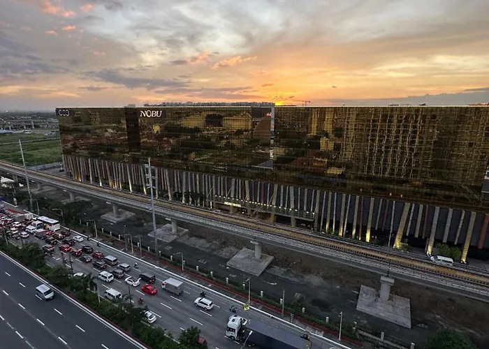 Spacious Elegant Near Of Dreams, Airport, Moa, Okada, Ayala Malls, And Solaire Casino With Free 5 Pool Access アパート