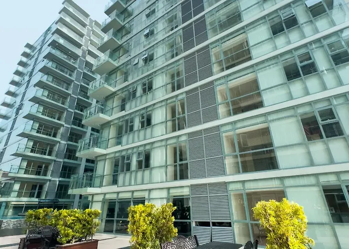 Spacious Elegant Near Of Dreams, Airport, Moa, Okada, Ayala Malls, And Solaire Casino With Free 5 Pool Access *