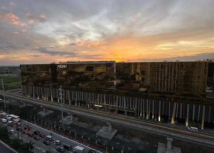 Spacious Elegant Near Of Dreams, Airport, Moa, Okada, Ayala Malls, And Solaire Casino With Free 5 Pool Access *