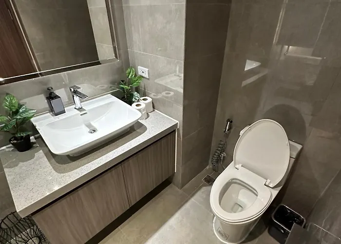 アパート Spacious Elegant Near Of Dreams, Airport, Moa, Okada, Ayala Malls, And Solaire Casino With Free 5 Pool Access *
