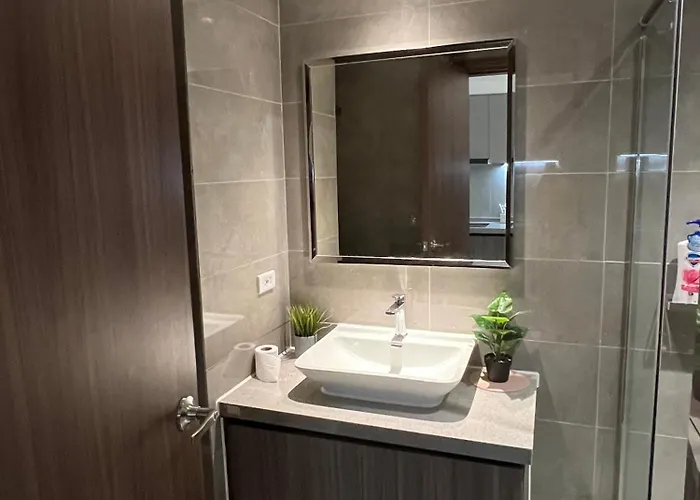 Spacious Elegant Near Of Dreams, Airport, Moa, Okada, Ayala Malls, And Solaire Casino With Free 5 Pool Access * マニラ市