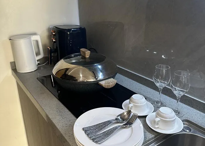 アパート Spacious Elegant Near Of Dreams, Airport, Moa, Okada, Ayala Malls, And Solaire Casino With Free 5 Pool Access マニラ市